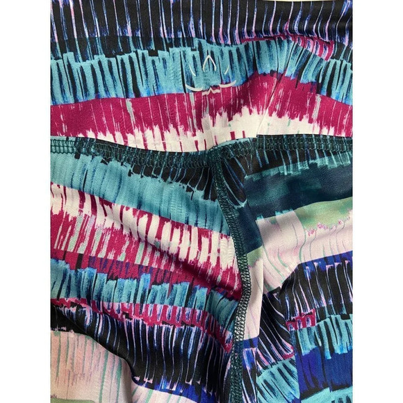 Beyond Yoga Lux Print Capri Legging in Palm Shadow- size Small - Picture 5 of 7